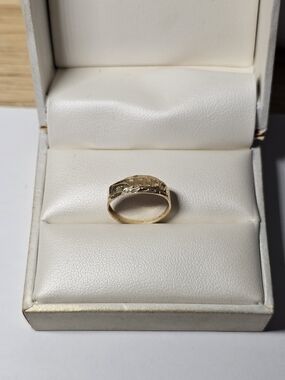 10k Gold Ring Size 3¾-4
